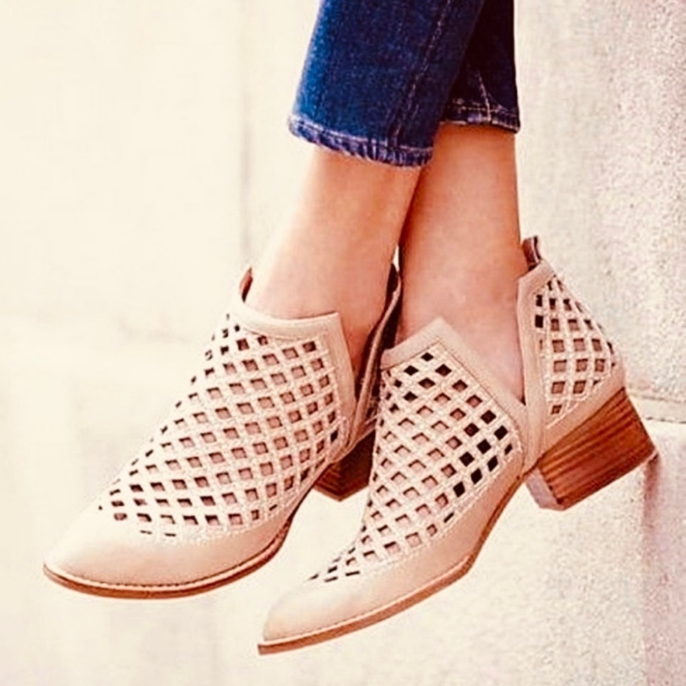 Jeffrey Campbell Taggart Suede Open Weave Pull On Bootie 7.5 Like New!